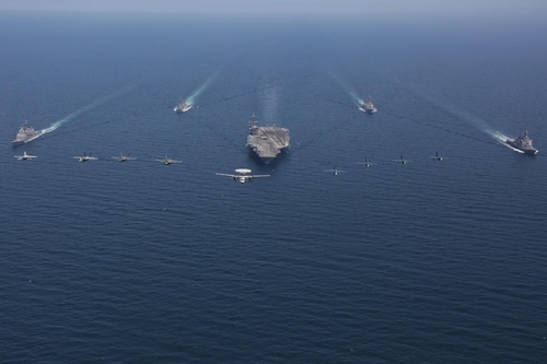 美核航母與日自衛隊在韓東部公海進行聯演 韓聯社