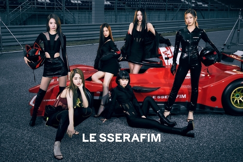 女团LE SSERAFIM出道专辑预售量超27万张