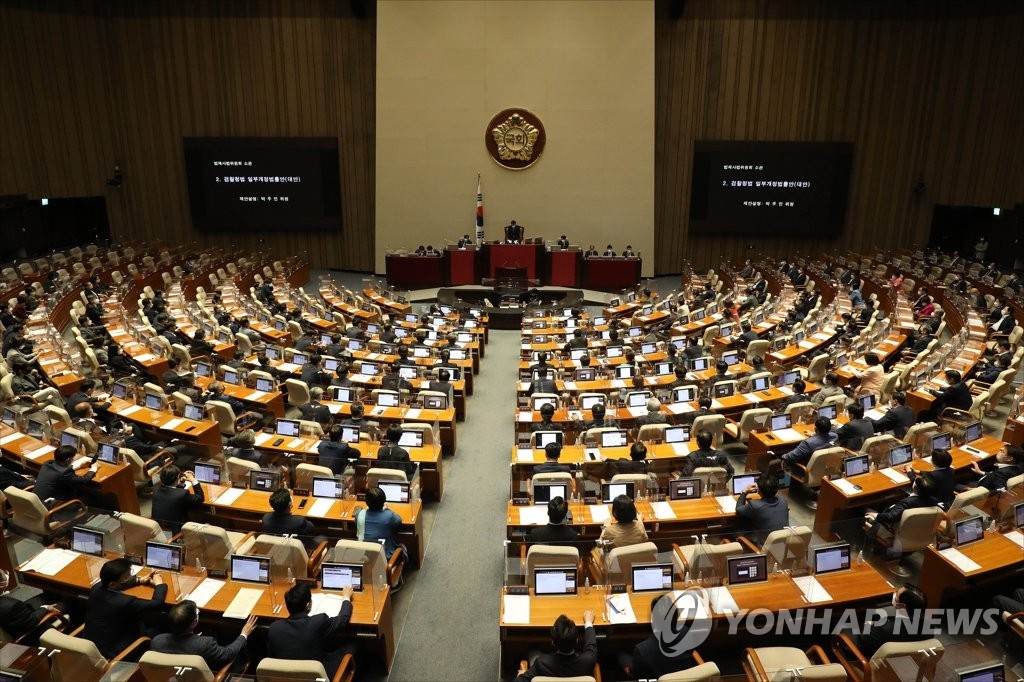 韩朝野两党就削检察权法案在国会激烈对峙
