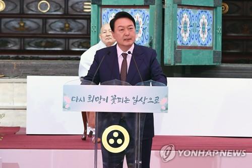 韩候任总统尹锡悦出席佛诞节庆祝法会