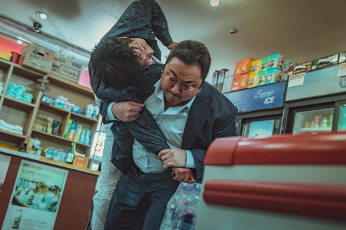 韩国票房：本土片《犯罪都市2》观影破百万