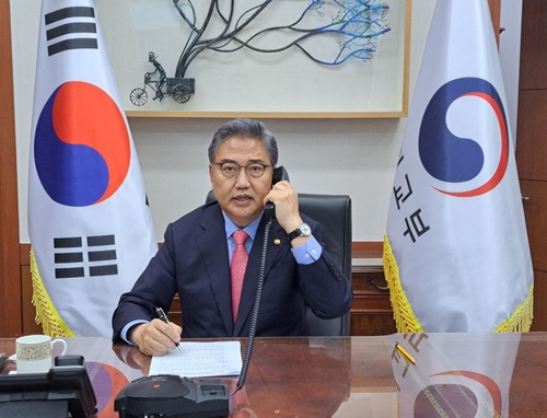 5月25日，韩国外交部长官朴振同日本外务大臣林芳正通电话，双方对朝鲜当天发射弹道导弹的行为予以强烈谴责。 韩国外交部供图（图片严禁转载复制）