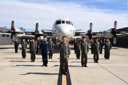 5月31日上午，将参加2022年环太平洋军事演习的韩国P-3海上巡逻机梯队合影。 韩联社/海军供图（图片严禁转载复制）