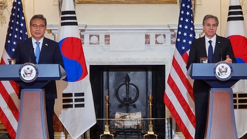 当地时间6月13日，在位于华盛顿特区的美国国务院大楼，朴振（左）和布林肯共同会见记者。 韩联社