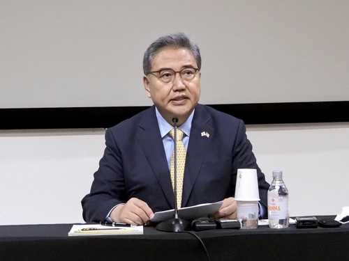 当地时间6月14日，在位于华盛顿特区的韩国文化院，韩国外长朴振会见韩媒记者。 韩联社/联合采访团