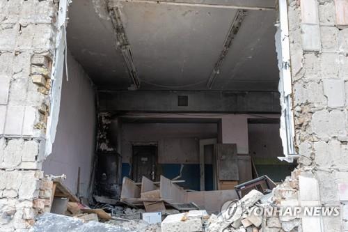 资料图片：当地时间6月15日，在基辅以西30英里的马卡里夫，当地电话局遭到俄军的严重袭击，被迫停业。 韩联社