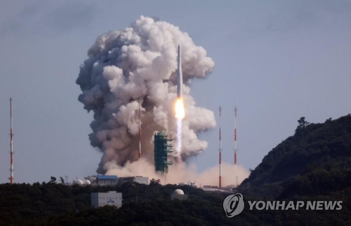 资料图片：6月21日，在位于全罗南道高兴郡的罗老宇航中心，韩国自研运载火箭“世界”号（KSLV-Ⅱ）发射升空。 韩联社