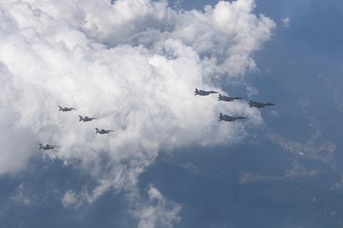 韩美空军在韩战迹地上空进行巡逻飞行 韩联社