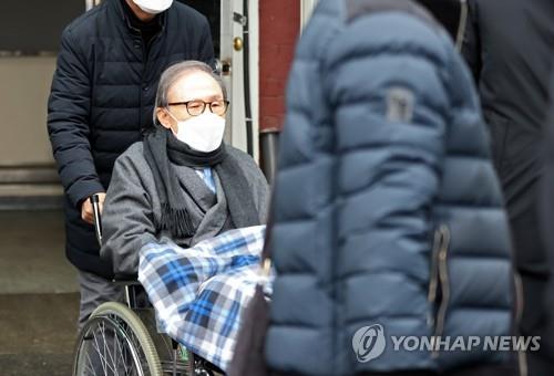 韩国前总统李明博获准暂缓服刑3个月