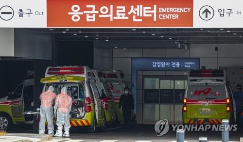 资料图片：首尔医疗院传染病急救中心停车场 韩联社