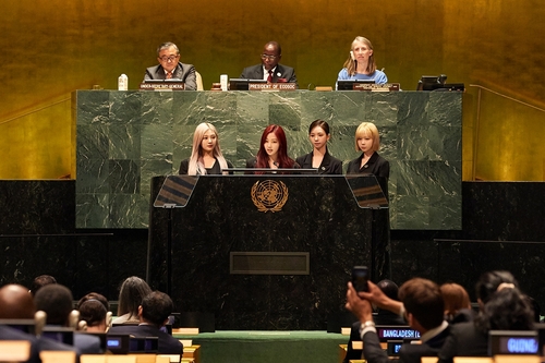 当地时间7月5日，在美国纽约，韩国女团aespa出席联合国主办的2022年联合国可持续发展高级别政治论坛（HLPF）并发表演讲。 韩联社/SM娱乐供图（图片严禁转载复制）