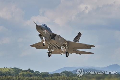 7月19日，韩国自研战斗机KF-21进行试飞。 韩联社/防卫事业厅供图（图片严禁转载复制） 