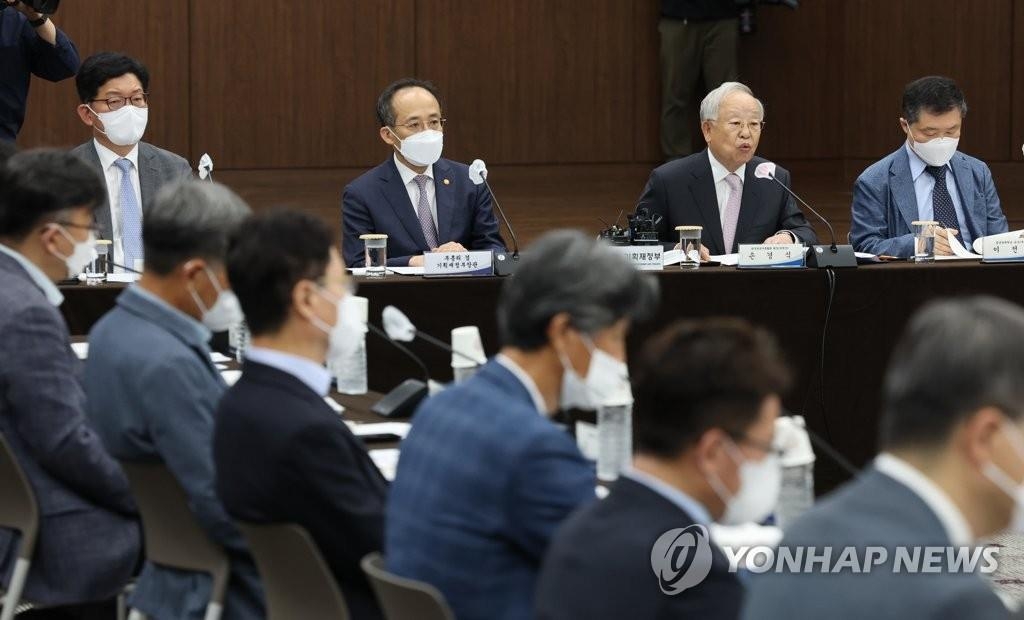 7月21日，税制发展审议委员会会议在银行会馆举行。 韩联社