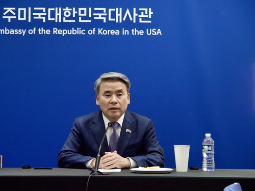 当地时间7月29日，在韩国驻美大使馆，韩国国防部长官李钟燮与驻华盛顿特派记者座谈。 驻华盛顿特派记者团（图片严禁转载复制）