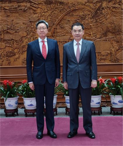 韩国驻华大使郑在浩会见中国外交部部长助理吴江浩