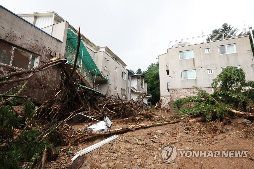 8月9日，从前一天起的强降雨导致京畿道广州市南汉山城面（乡）黔伏里发生泥石流灾害。 韩联社