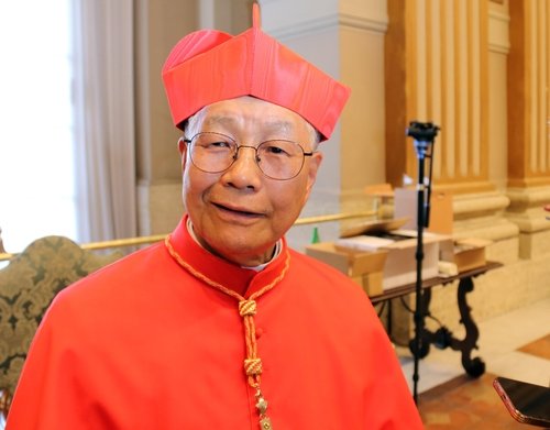当地时间8月27日，在梵蒂冈，新任枢机主教俞兴植在受封仪式后接受媒体采访。 韩联社