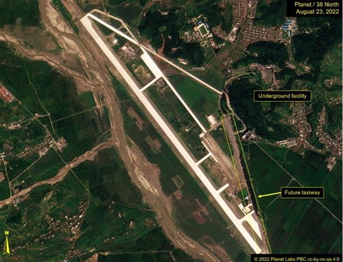 美媒：朝鲜顺川军用机场跑道扩建完工