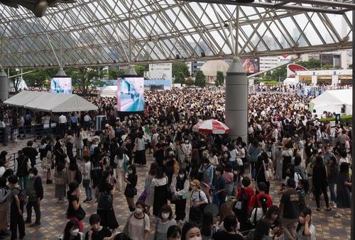 8月28日，在日本东京巨蛋，SMTOWN LIVE 2022开演前粉丝们入场。 韩联社