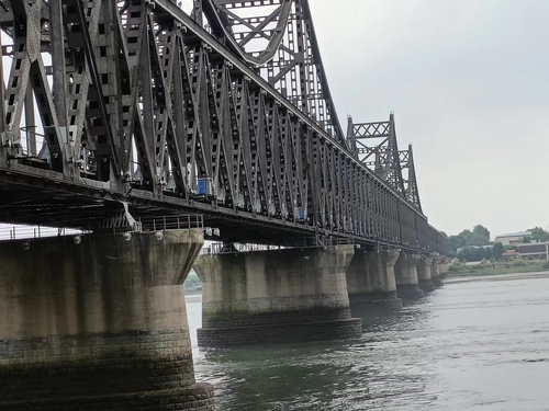 资料图片：连接朝鲜和中国的朝中友谊桥（鸭绿江铁桥） 韩联社