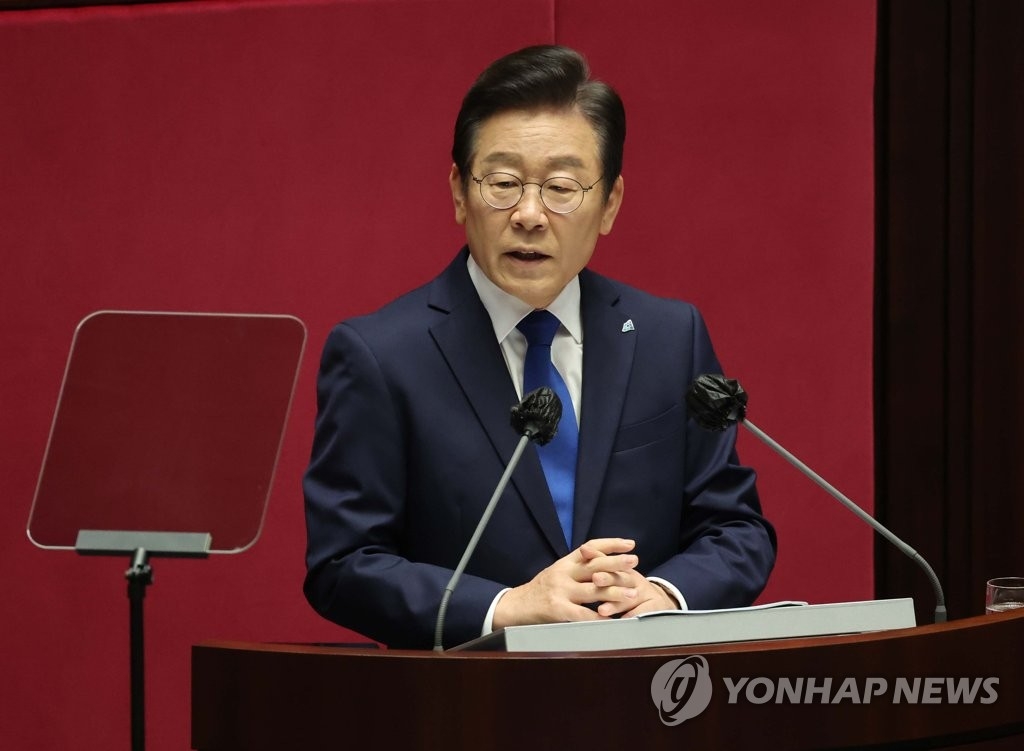 9月28日，在国会，共同民主党党首李在明发表交涉团体代表演说。 韩联社/国会摄影记者团