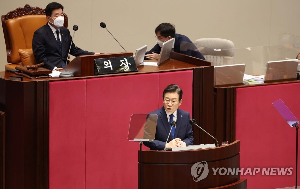 9月28日，在国会，共同民主党党首李在明发表交涉团体代表演说。 韩联社/国会摄影记者团
