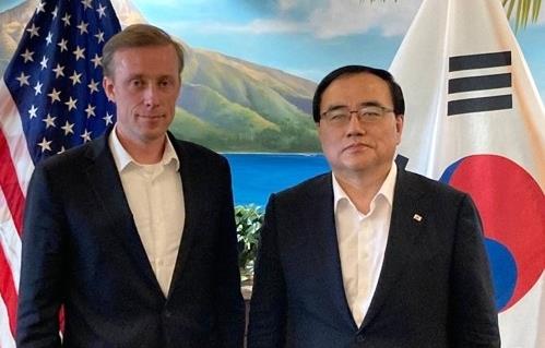 韩国总统办公室国家安保室室长金圣翰（右）和美国总统国家安全事务助理杰克·沙利文 韩联社/总统室供图（图片严禁转载复制）