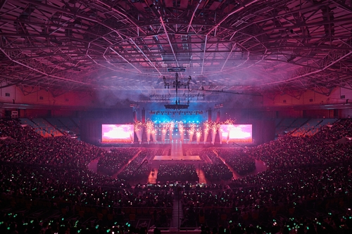 10月16日晚，在首尔奥林匹克体育场体操竞技场，韩国人气女团BLACKPINK举行世界巡回演唱会“BORN PINK”。图为舞台现场。 韩联社/YG娱乐供图（图片严禁转载复制）