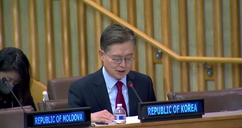 韩国常驻联合国大使黃浚局在联合国安理会第三委员会会上发言。 联合国网络电视截图（图片严禁转载复制）