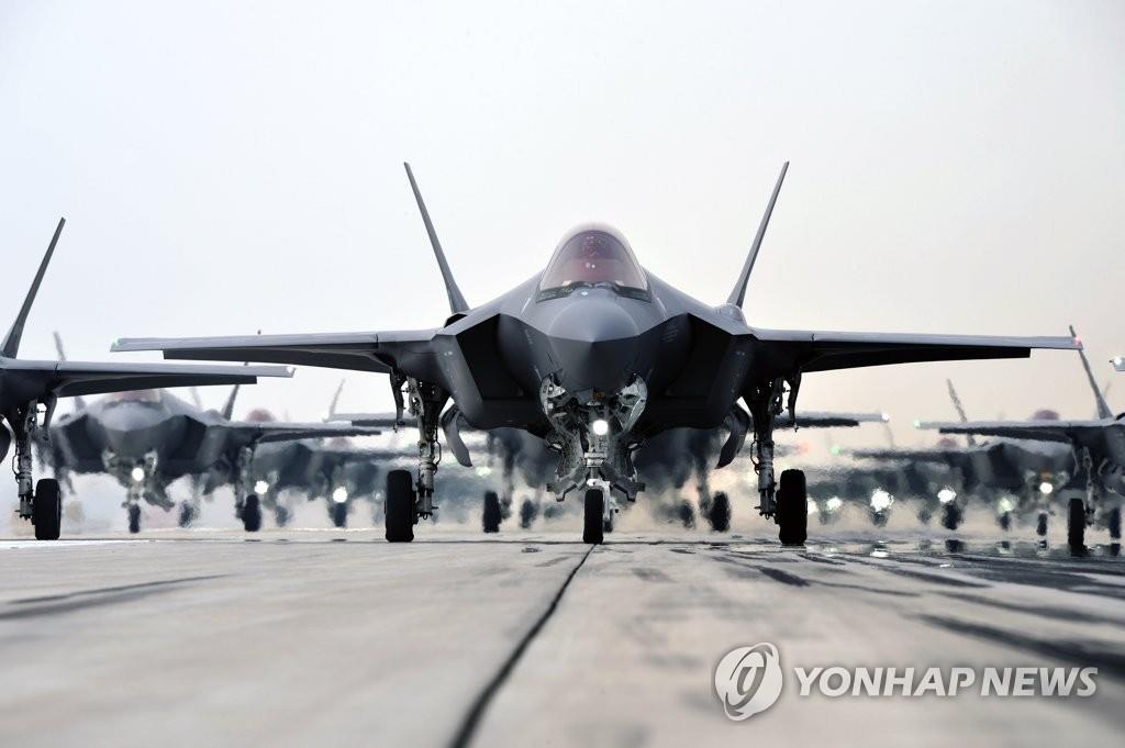 资料图片：2022年3月25日，韩国空军动员F-35A隐形战机实施“大象漫步”演习。 韩联社/国防部供图（图片严禁转载复制）