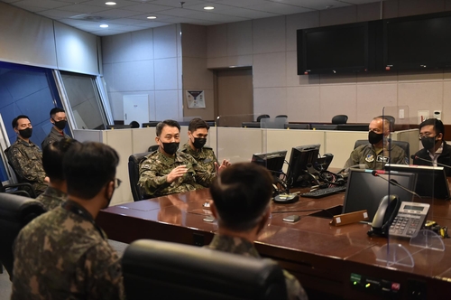 韩联参议长检查空军防卫态势要求严密应对朝鲜挑衅