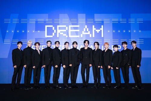 SEVENTEEN首张日本专辑《DREAM》登顶公信榜周榜| 韩联社