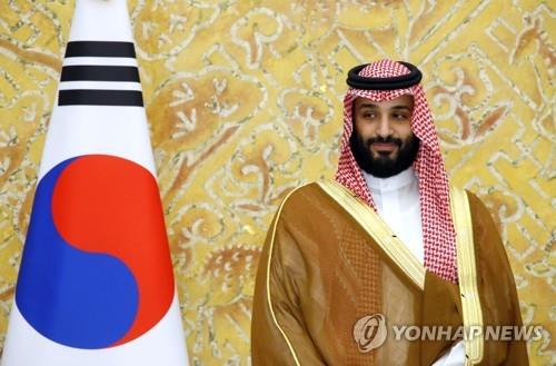 资料图片：2019年6月26日，在青瓦台，沙特阿拉伯王储穆罕默德·本·萨勒曼出席韩国与沙特合作谅解备忘录签字仪式。 韩联社