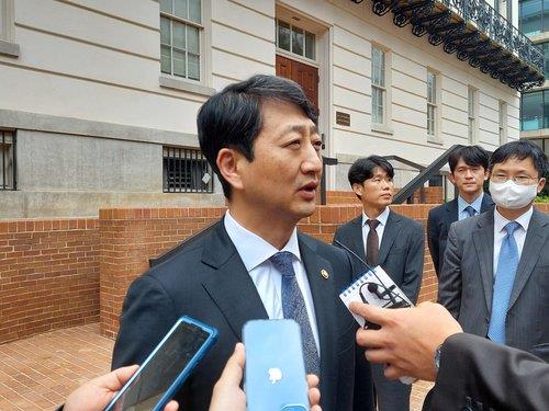 韩政府国会代表团启程访美商讨通胀法问题