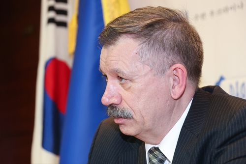 12月12日，在首尔市龙山区的乌克兰驻韩大使馆，哈夫里洛夫接受韩联社采访。 韩联社