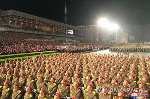 图为去年4月朝鲜人民革命军建军90周年阅兵式现场。 韩联社/朝中社（图片仅限韩国国内使用，严禁转载复制）