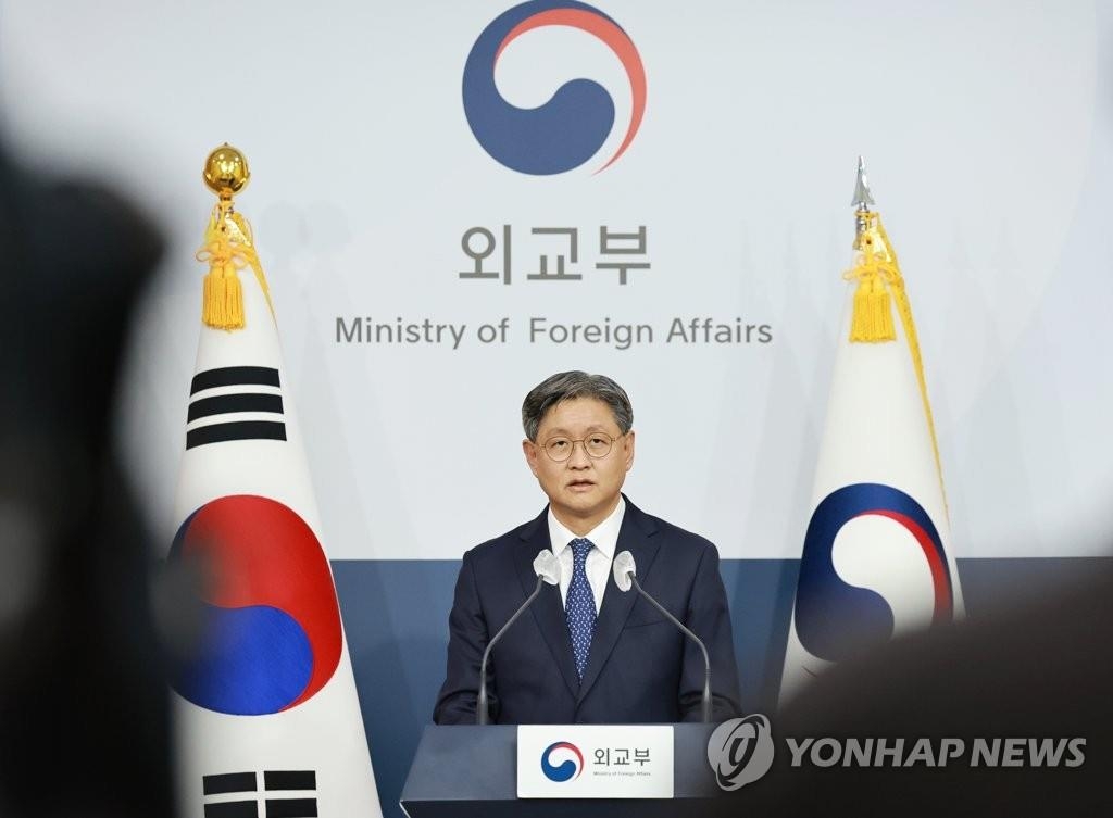资料图片：2022年10月13日，在首尔市钟路区都染洞的外交部大楼，任洙奭举行例行记者会。 韩联社
