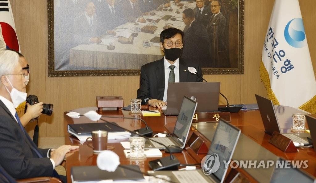 1月13日，在位于首尔中区的韩国银行，行长李昌镛主持金融货币委员会会议。 韩联社/联合摄影采访团