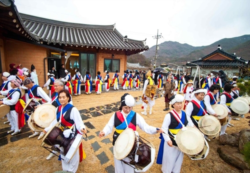 “求礼潺水农乐”活动现场 韩国文化财厅供图（图片严禁转载复制）