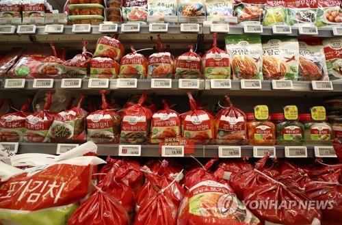 资料图片：首尔一家大型超市的韩国泡菜货架 韩联社