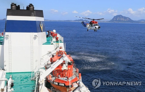 资料图片：搜寻海上事故失踪者 韩联社