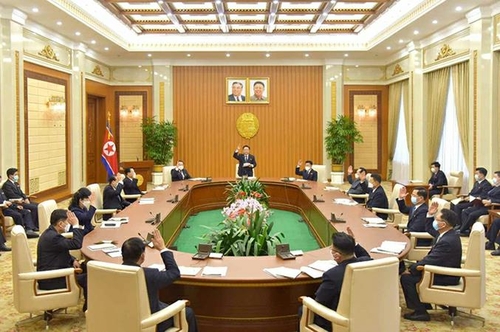 1月2日，朝鲜第14届最高人民会议常任委员会第24次会议在平壤万寿台议事堂举行。 《劳动新闻》截图（图片仅限韩国国内使用，严禁转载复制）