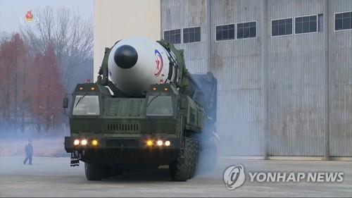 资料图片：“火星-17”型导弹 韩联社/朝鲜央视（图片仅限韩国国内使用，严禁转载复制）