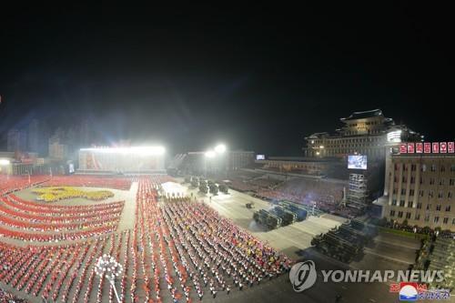 资料图片：朝鲜去年为纪念朝鲜人民革命军创建90周年而举办的阅兵仪式现场 韩联社/朝中社（图片仅限韩国国内使用，严禁转载复制）
