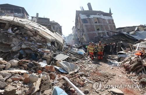 资料图片：当地时间2月9日上午，在土耳其哈塔伊省安塔基亚市，大韩民国海外紧急救援队（KDRT）开展震区应急救援工作。 韩联社/韩国外交部供图（图片严禁转载复制）