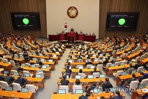 2月14日，韩国国会召开全体会议表决通过关于要求政府援助土叙灾区抗震救灾的决议案。 韩联社