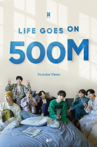 防弹少年团《Life Goes On》MV播放量破5亿纪念海报 韩联社/BIGHIT MUSIC供图（图片严禁转载复制）