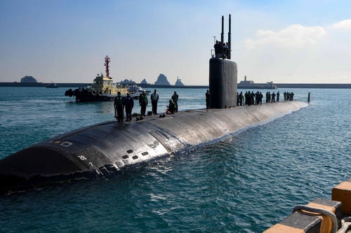 美国核动力潜艇“斯普林菲尔德”号驶入釜山作战基地。 美国太平洋舰队社交账号供图（图片严禁转载复制）