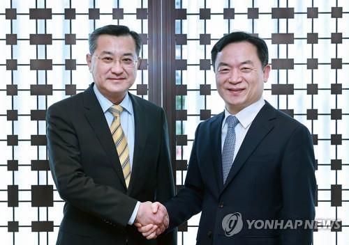 韩中经贸高级别会议在首尔举行