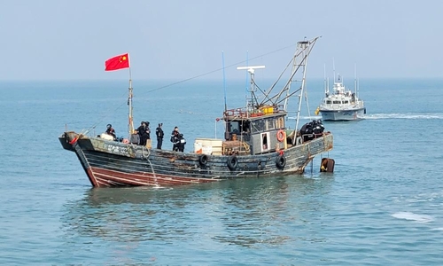 韩海警抓获一艘非法捕捞中国渔船